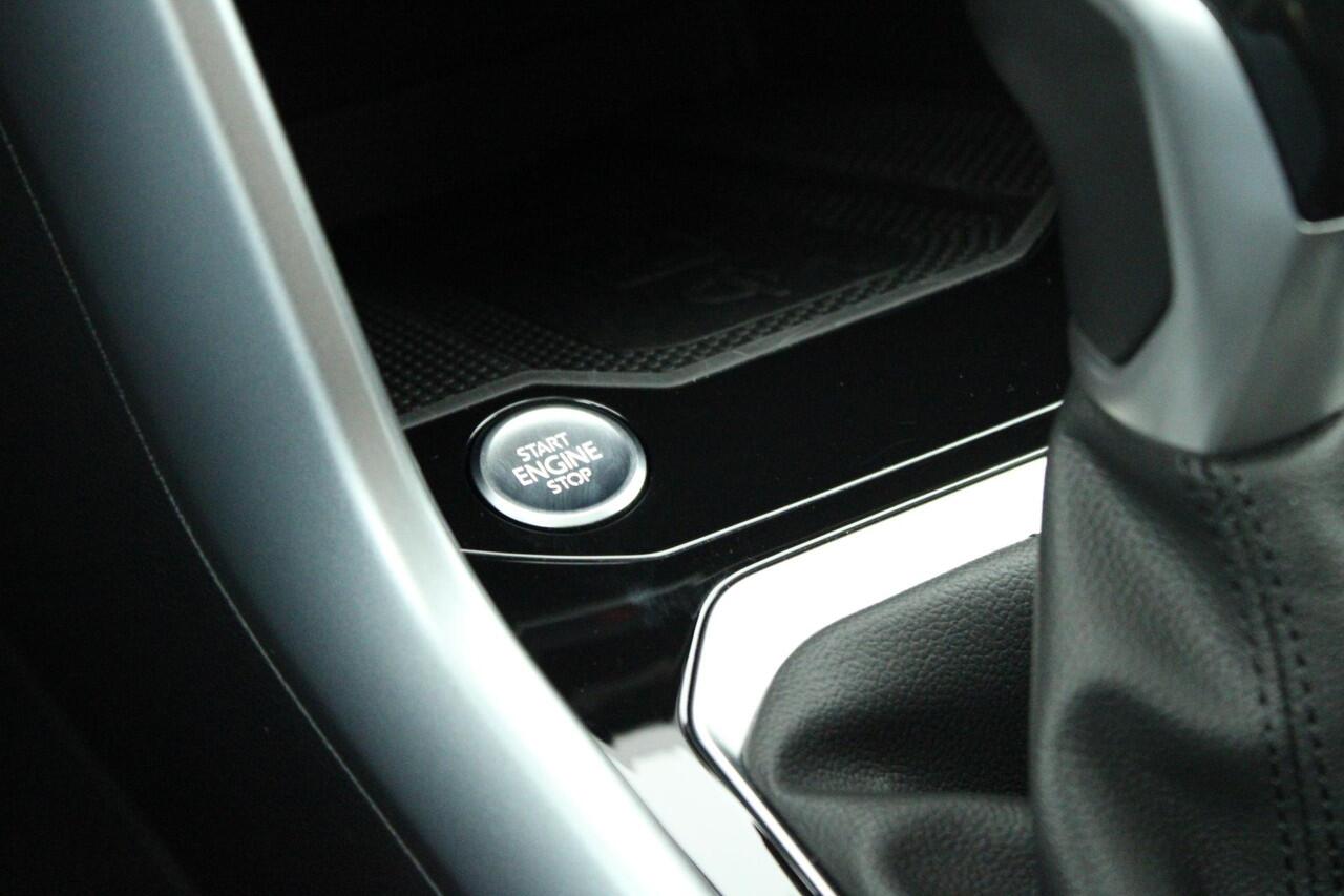 Volkswagen T-Roc 1.5 TSI 150pk DSG Life Edition Keyless Camera Stoelverwarming Navigatie