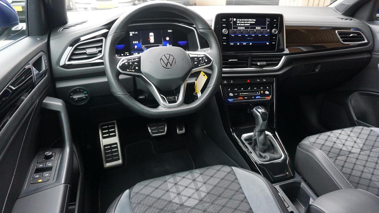 Volkswagen T-Roc 1.5 TSI 150pk DSG 2x R-Line IQ Light Afn-Trekhaak *Lapiz Blue* 17inch LM Adaptive Cruise Control Stuurverwarming *Compleet*