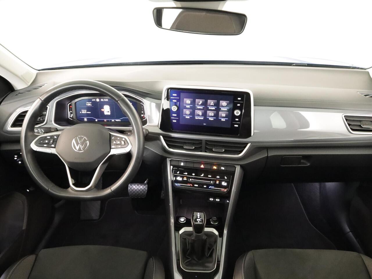 Volkswagen T-Roc 1.5 TSI Style 150 PK DSG | Verlengde garantie | Panorama dak | Keyless entry | Parkeer camera | El. achterklep |