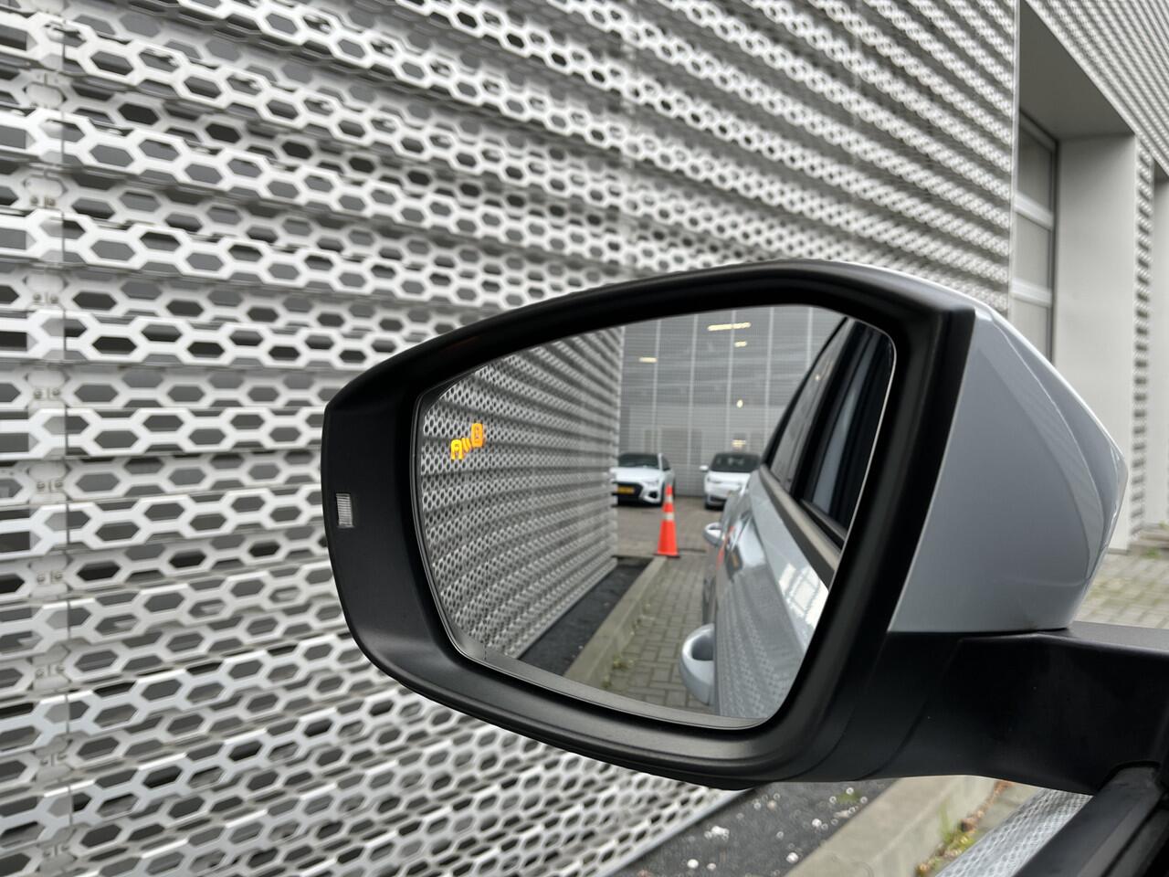 Volkswagen T-Roc 1.5 TSI 150PK DSG Sport / Panorama dak / Digitale Cockpit / Led / Achteruitrijcamera / ACC / Stuur & Stoelverwarming