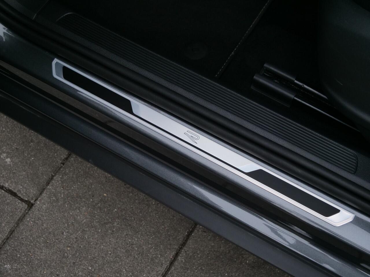 Volkswagen T-Roc 1.5 TSI 150pk R-Line Edition Automaat Apple Carplay / 18 inch / IQ Light / Stoelverwarming