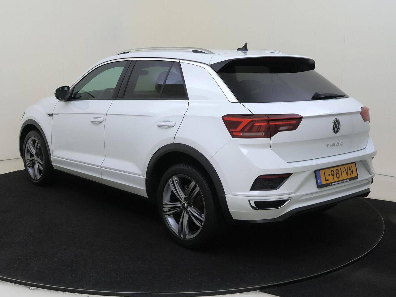 Volkswagen T-Roc 1.5 TSI Sport Business R | Achteruitrijcamera | Navigatie | Digital cockpit Pro | CarPlay | Adaptieve cruise control | Elektrisch inklapbare buitenspiegels | LED verlichting |