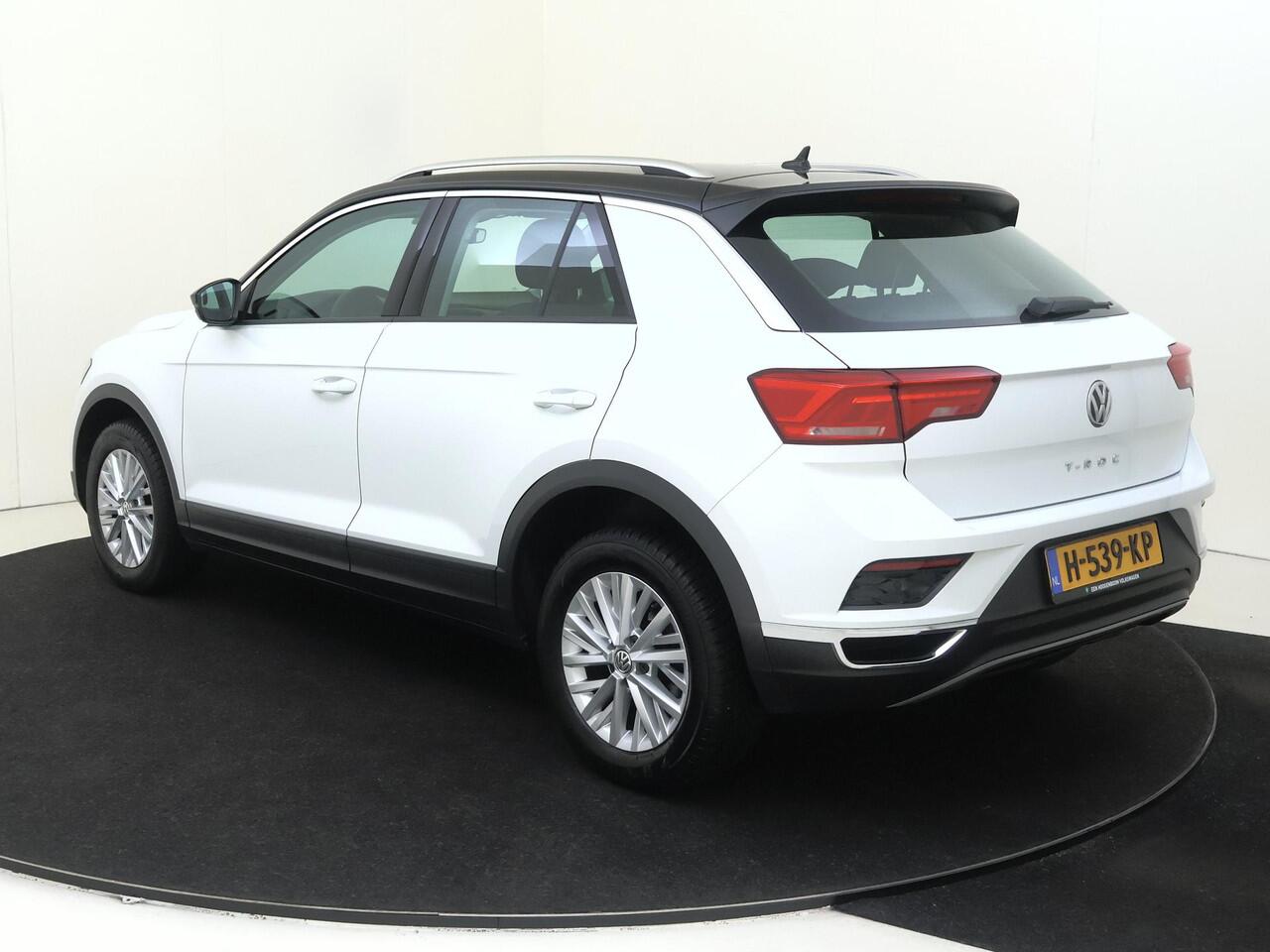 Volkswagen T-Roc 1.0 TSI Style Business | Parkeersensoren | Adaptieve cruise control | CarPlay | Navigatie | Airco | Elektrisch inklapbare buitenspiegels |