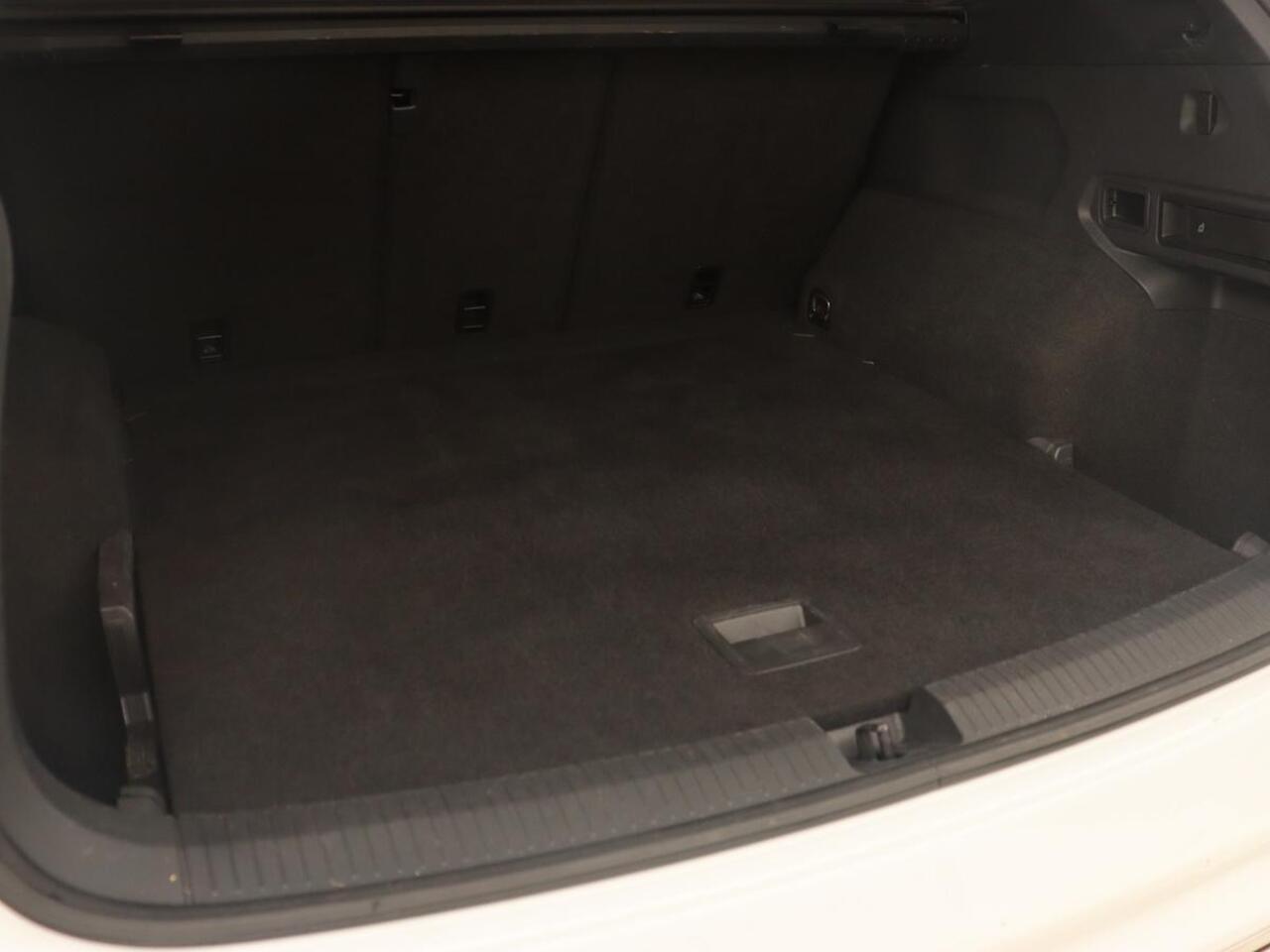 Volkswagen TIGUAN Allspace 1.5 TSI R Line | Stoelverwarming | Camera | Adaptive cruise | Carplay | Navigatie | Full LED | 20'' | Keyless | Park Assist