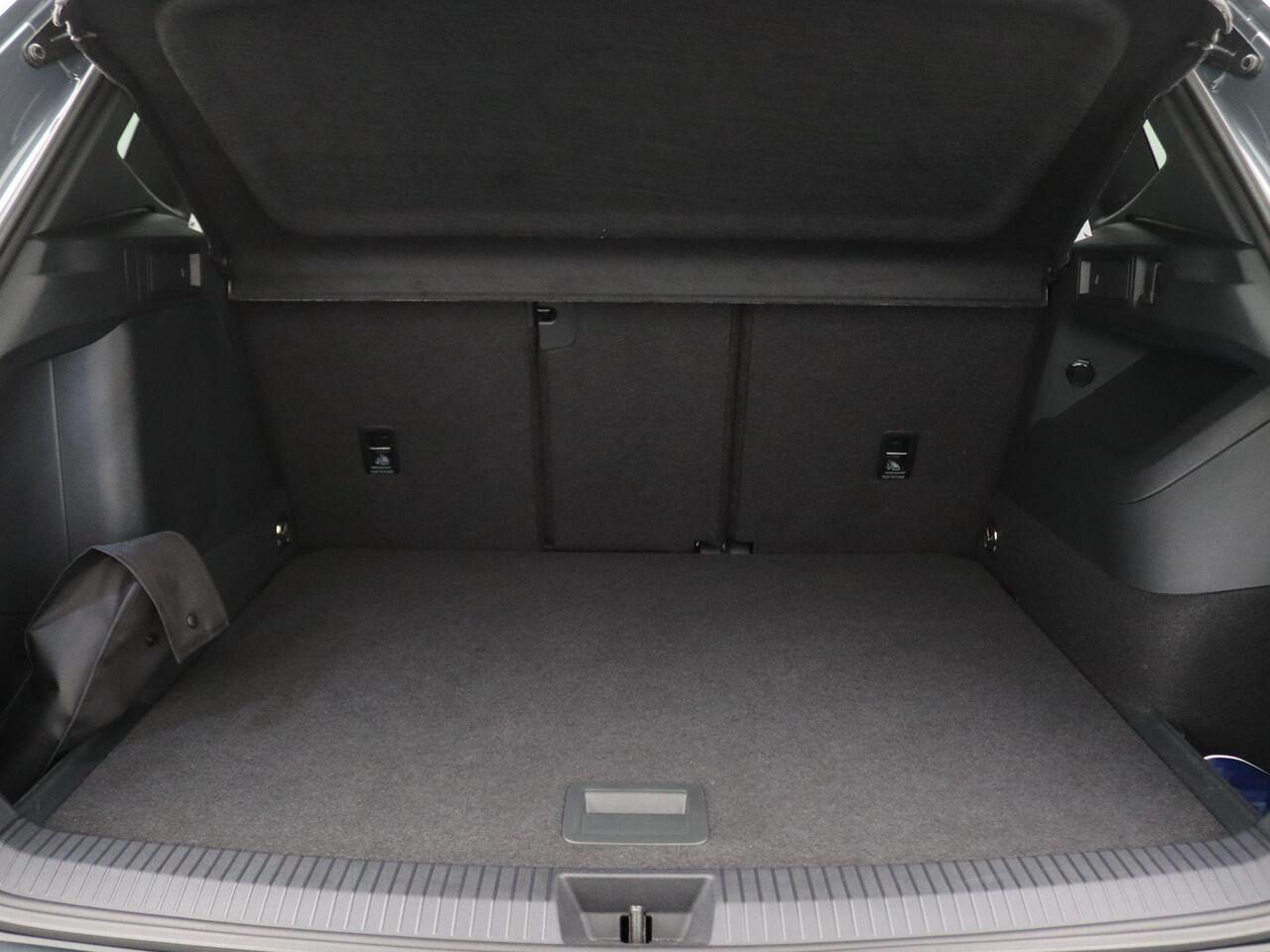 Volkswagen TIGUAN 1.5 eHybrid R-Line Edition 272PK DSG Panoramadak, Harman & Kardon, LED-Matrix, Winterpakket Plus, Navigatie, Side Assist, Keyless, Black Style, 19" LM Velgen