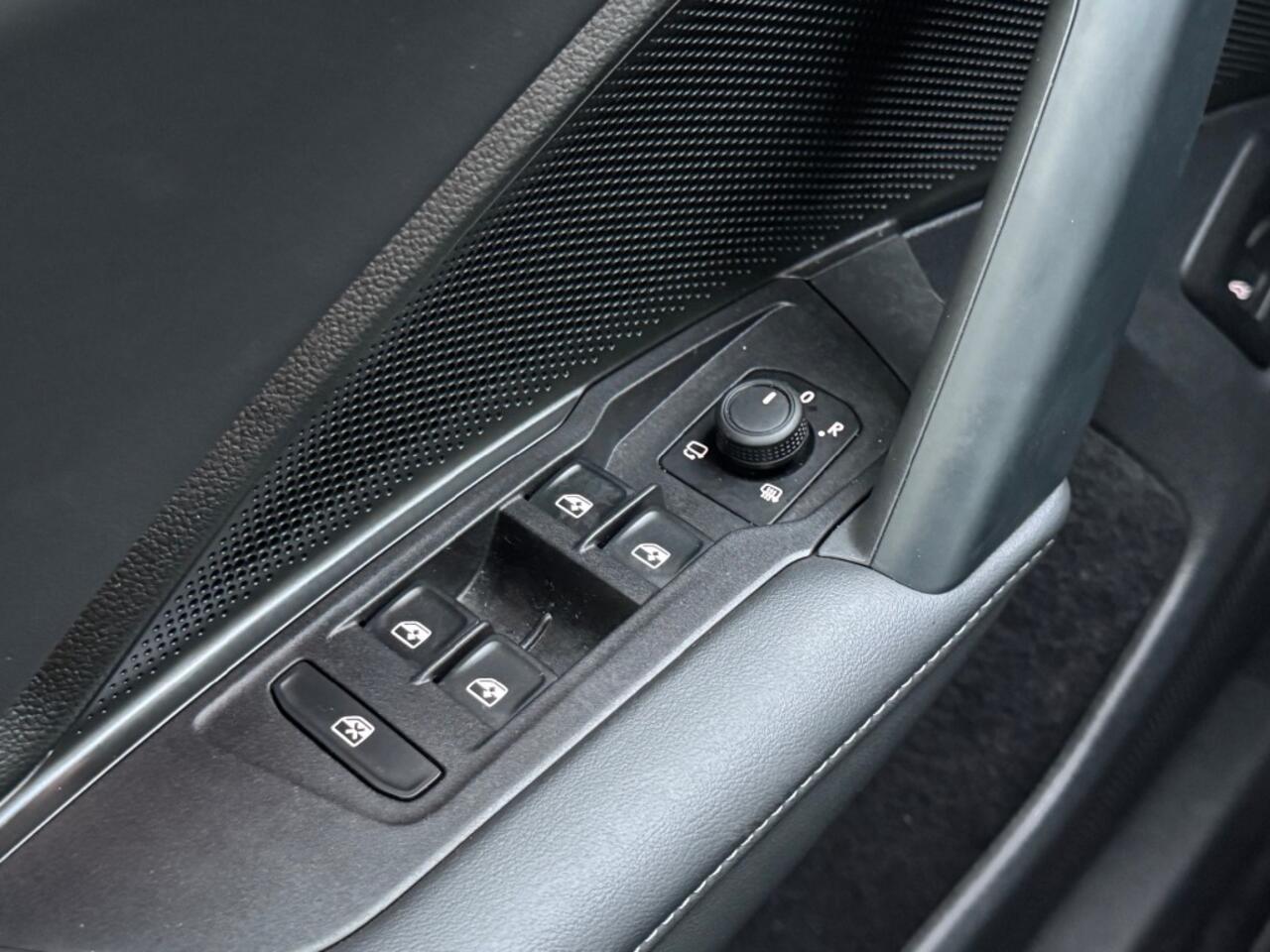 Volkswagen TIGUAN 1.5 eTSI Life Edition - schuif/kanteldak - winterpakket - camera