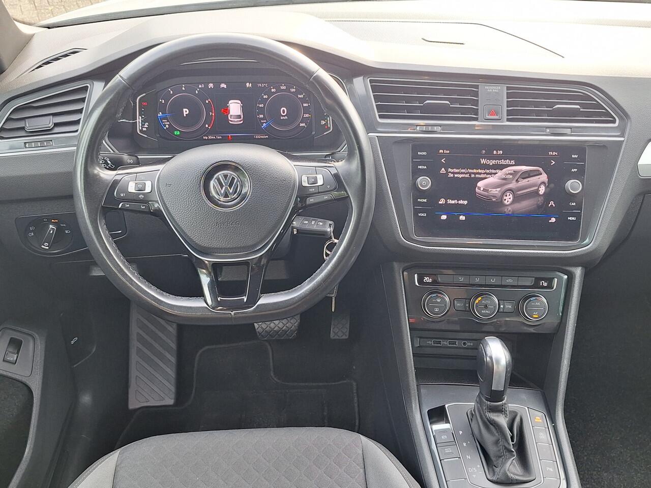 Volkswagen TIGUAN 1.5 TSI ACT R-line Business Navigatie/Trekhaak/ Digitaal Dashboard/ Cruise control/Draadloos oplader Parelmoer wit