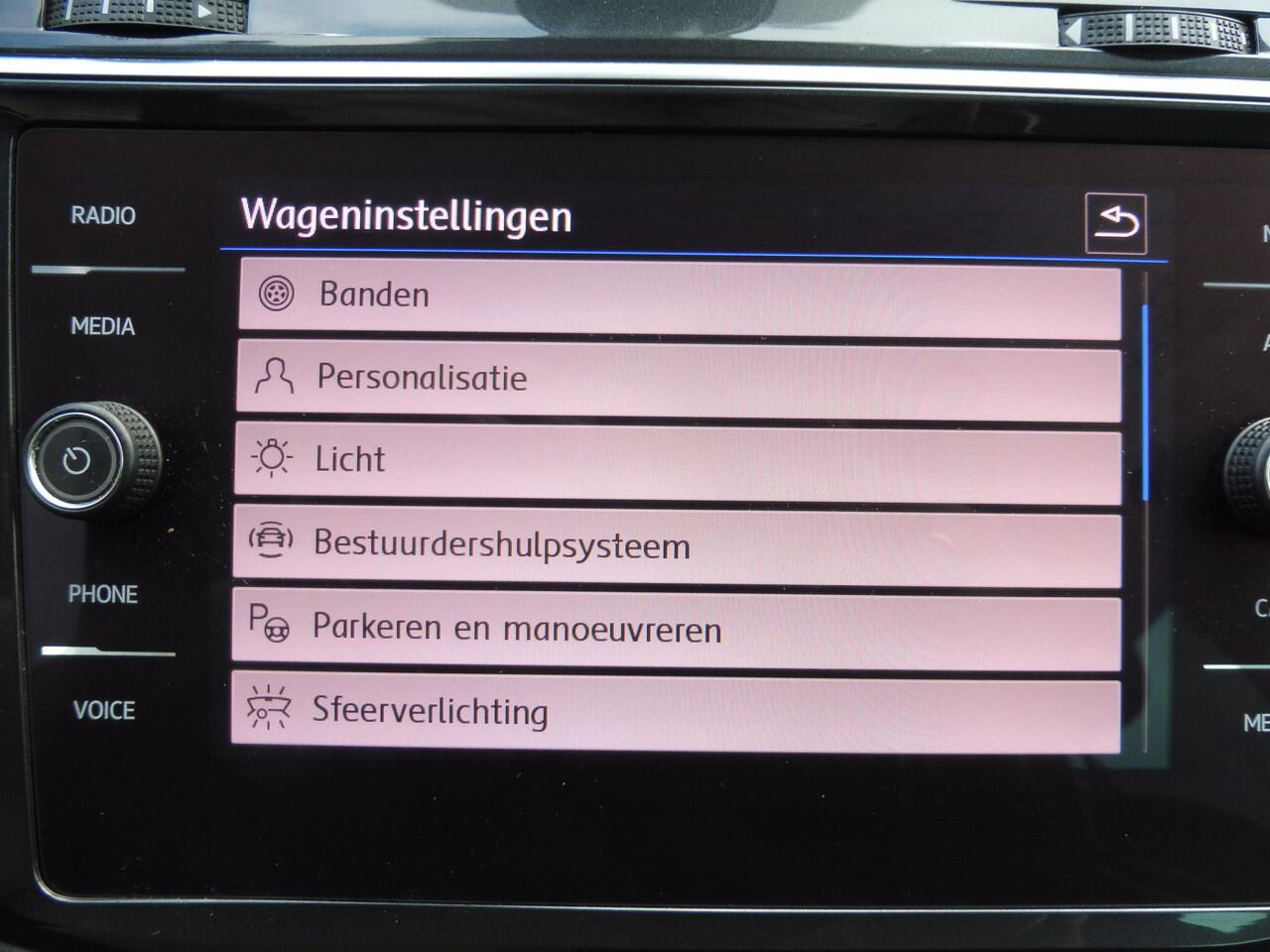 Volkswagen TIGUAN 1.5 TSI ACT Highline Business R Digidash | Pano | LED | LMV 19"| NL auto | 1e eig.