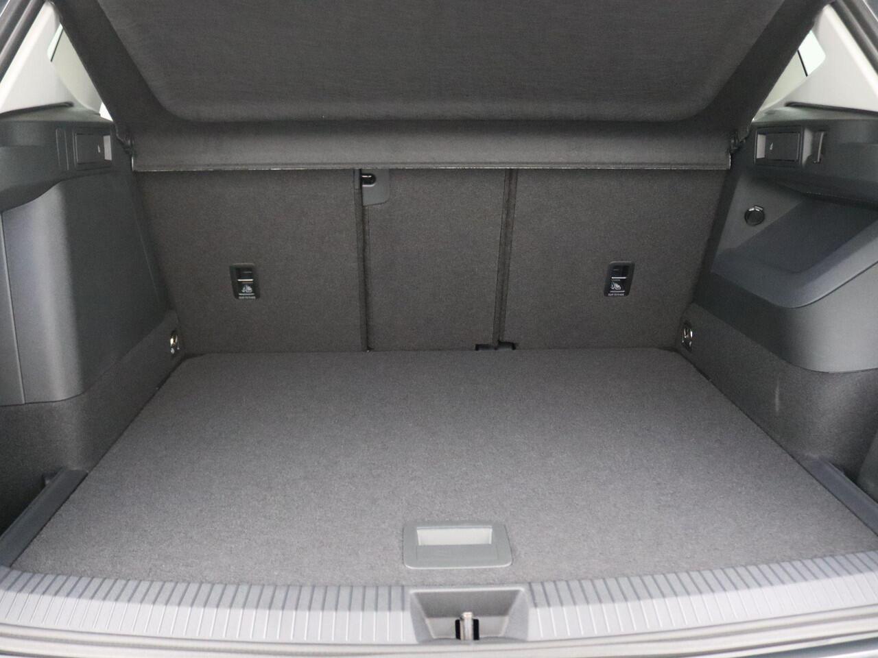 Volkswagen TIGUAN 1.5 eHybrid Life Edition 204PK DSG Trekhaak, Achteruitrijcamera, Adaptieve Cruise Controle, Navi via Apple Carplay/Android Auto, Keyless, Side Assist, Stoel-Stuurverwarming, Elektr. Achterklep, 17" LM Velgen