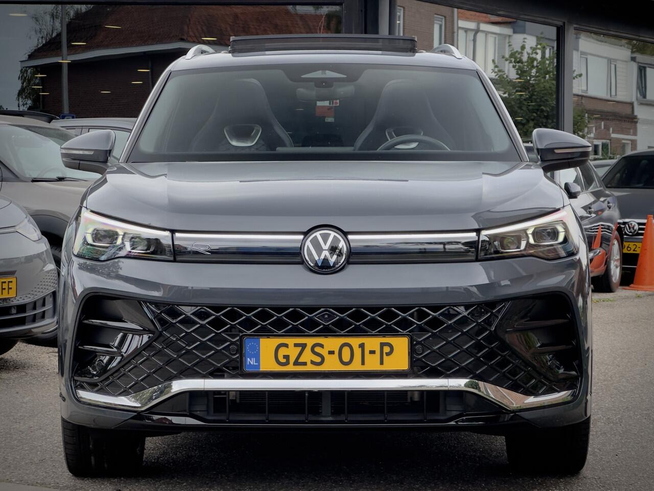 Volkswagen TIGUAN 1.5 eHybrid 272PK AUT6 R-LINE EDITION NWSTE-MODEL!! PANODAK LEDER NAVI CAMERA PARK-ASSIST LED LMV PDC