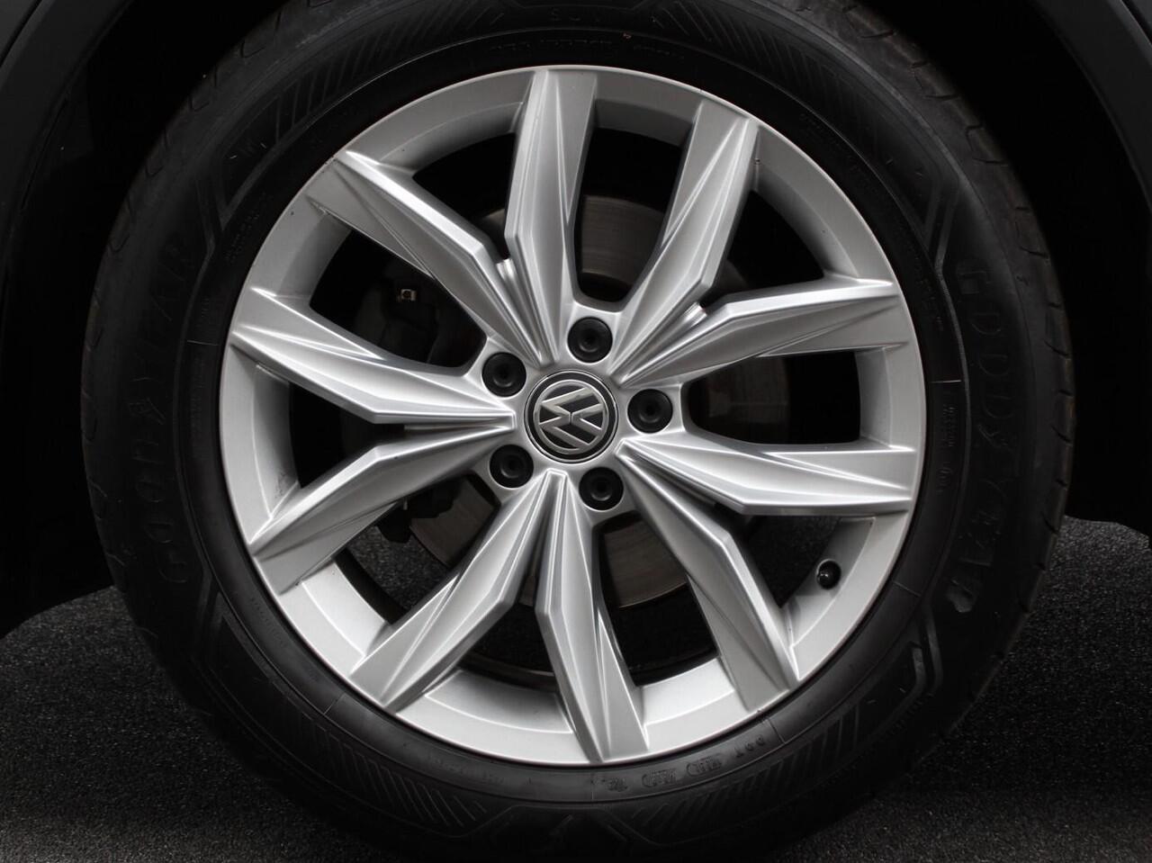 Volkswagen TIGUAN 1.5 TSI 150pk DSG Highline | Navigatie | Apple Carplay/Android Auto | Adaptive cruise control | Parkeersensoren | Camera | Park Assist | Lane Assist | Stoel- en stuurverwarming | Getinte ramen | Virtual Cockpit | LED-verlichting voor