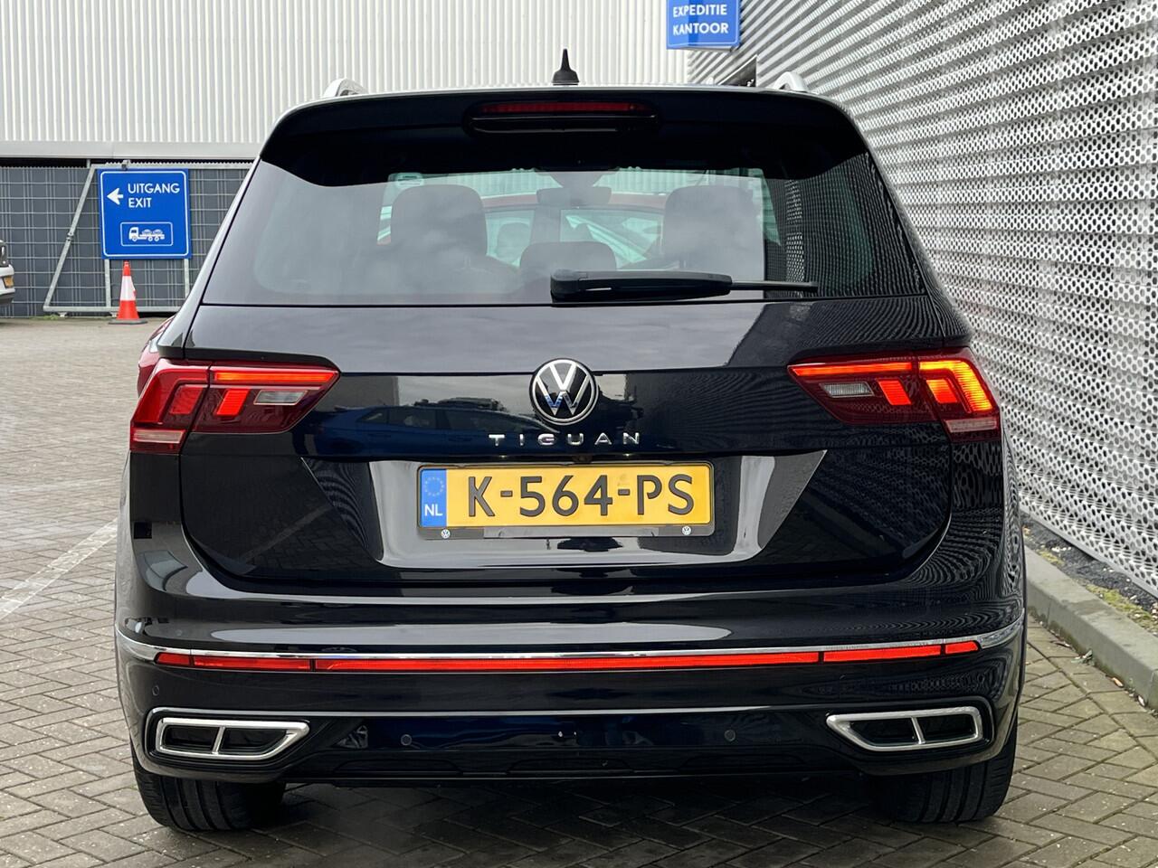 Volkswagen TIGUAN 1.5 TSI R-Line / Digitaal dashboard / Navigatie / App connect / Camera / PDC V+A / Lichtmetaal 19 inch /