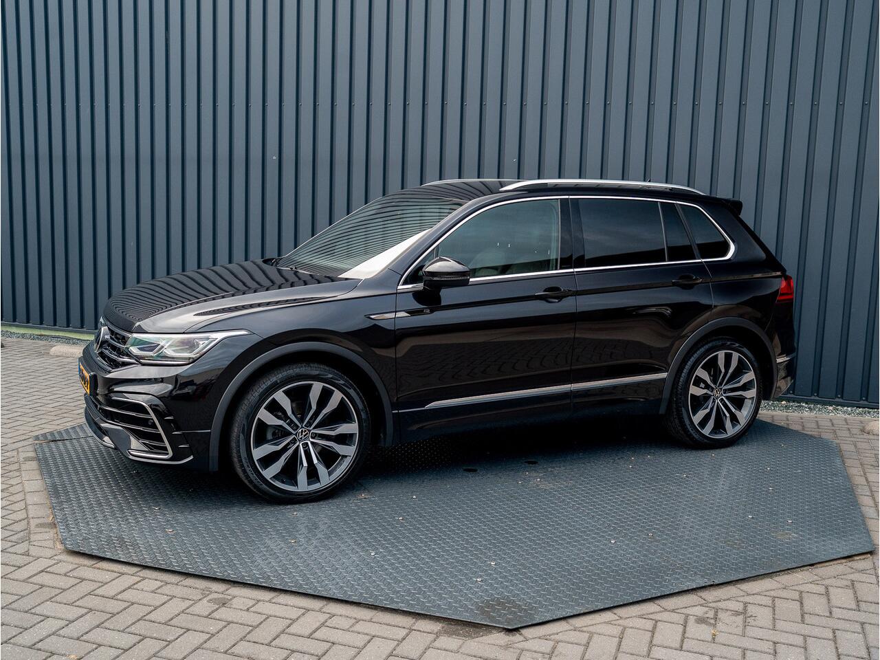 Volkswagen TIGUAN 1.5 TSI R-Line Business+ | Leder | Stoelgeheugen | IQ Light | Elk. A-klep | Prijs Rijklaar!!