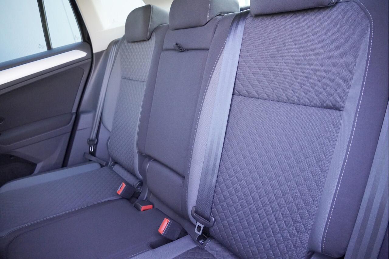 Volkswagen TIGUAN 1.5 TSI Comfortline Business BJ2019 Lmv 17" | Led | Pdc | Navi | Elek. achterklep | App-Connect | Climate control | Cruise control | Verwarmde voorstoelen | Extra getint glas