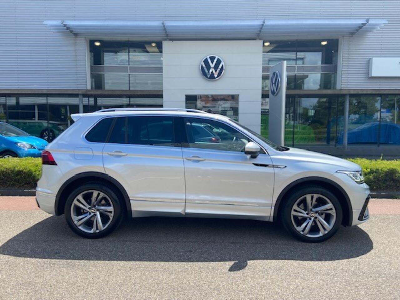 Volkswagen TIGUAN 1.5 TSI R-Line Business / 19"LMV / Camera / PANODAK / NAVI / APP.Connect