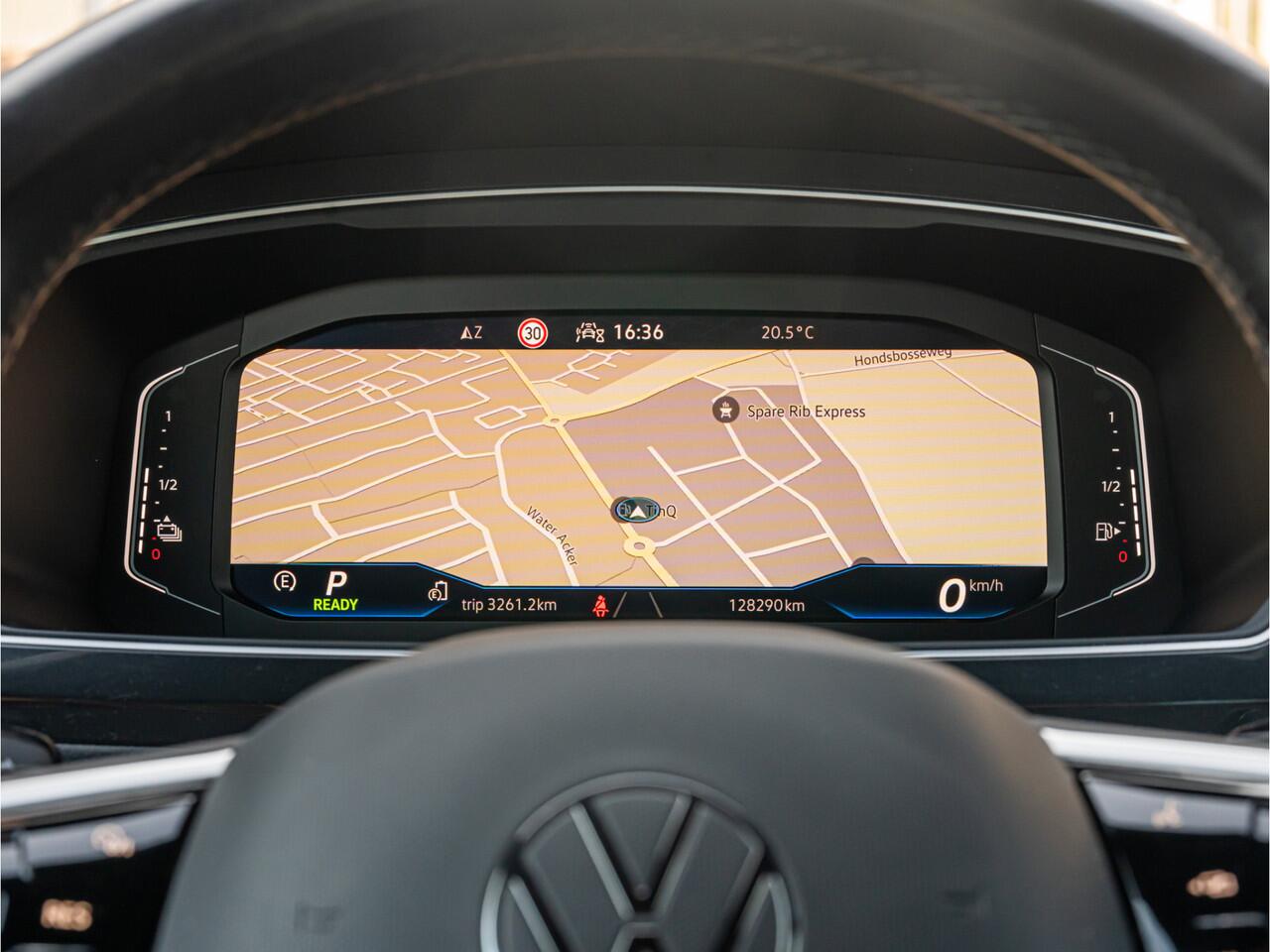 Volkswagen TIGUAN 1.4 TSI eHybrid R-Line Business+ BLACK OPTIC IQ LIGHT CAMERA TREKHAAK 19 INCH APPLE CARPLAY DODEHOEK