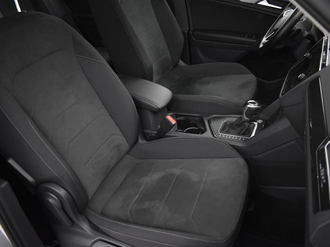 Volkswagen TIGUAN 1.4 TSI 245pk DSG eHybrid Elegance · 360 Camera · Panoramadak · Elek. Trekhaak · Apple/Android Car Play · IQ.Light · Navi · 18'' Inch ·