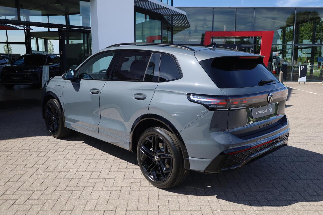 Volkswagen TIGUAN 1.5 eHybrid R-Line Edition 272PK / 200kW LED Matrix IQ.Light, rondomzichtcamera, elektr. bedienbaar panoramadak, voorstoelen met massagefunctie, Apple Carplay & Android Auto, achteruitrijcamera, elektr. uitklapbare trekhaak incl. Trailer Assist, full map 