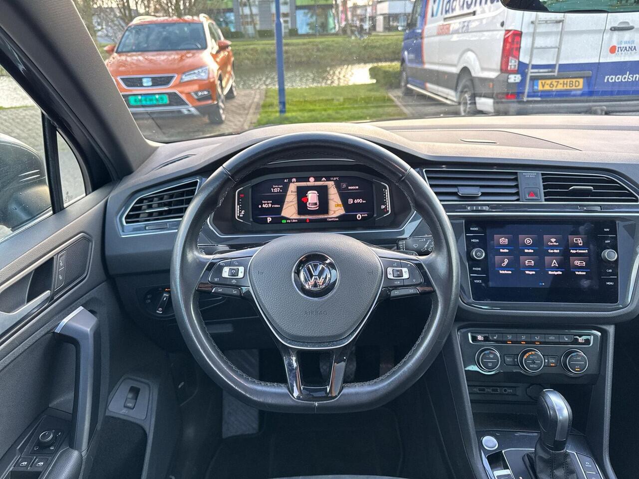Volkswagen TIGUAN 1.5 TSI ACT Highline Business R | Trekhaak | Pano | A.cam | Keyless |