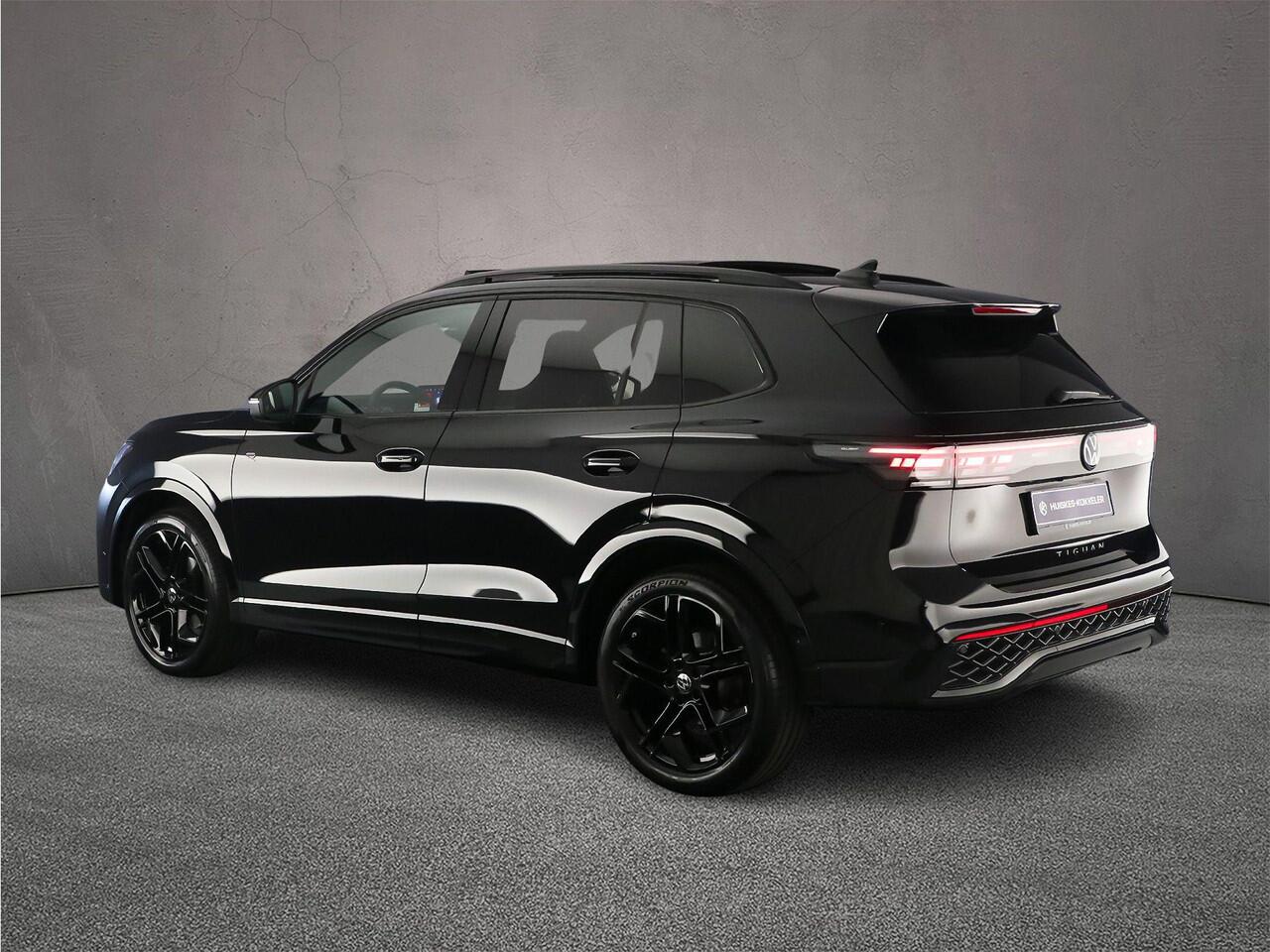 Volkswagen TIGUAN R-Line Edition 1.5 eTSI 150pk DSG Automaat Trekhaak, Harman Kardon audio, Panoramadak, Adaptive cruise control, Black Style, 360 camera, Achteruitrijcamera