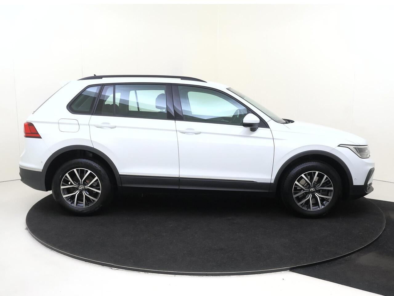 Volkswagen TIGUAN 1.4 TSI eHybrid Life | SoH 99% | Trekhaak | Parkeerassistent | Digital cockpit Pro | Adaptieve cruise control | Dodehoek detectie | Navigatie | Stoel- en stuurwielverwarming |