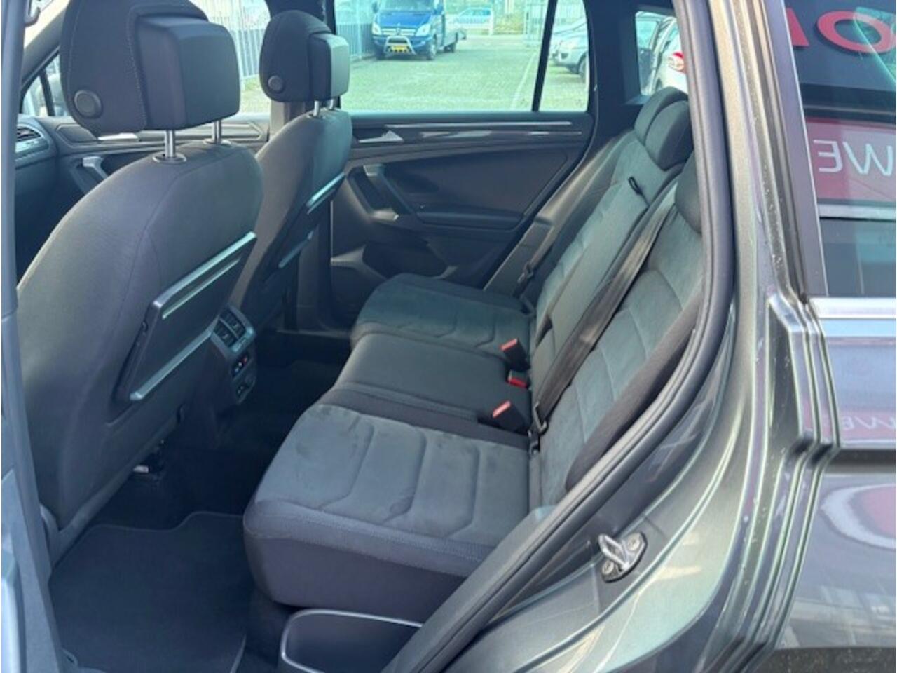 Volkswagen TIGUAN 1.5 TSI ACT Highline Business R 2 EIGENAAR * DEALERONDERHOUDEN * NAP * AUTOMAAT *NAVI* PANO* CRUISE *XENON* ENZ*