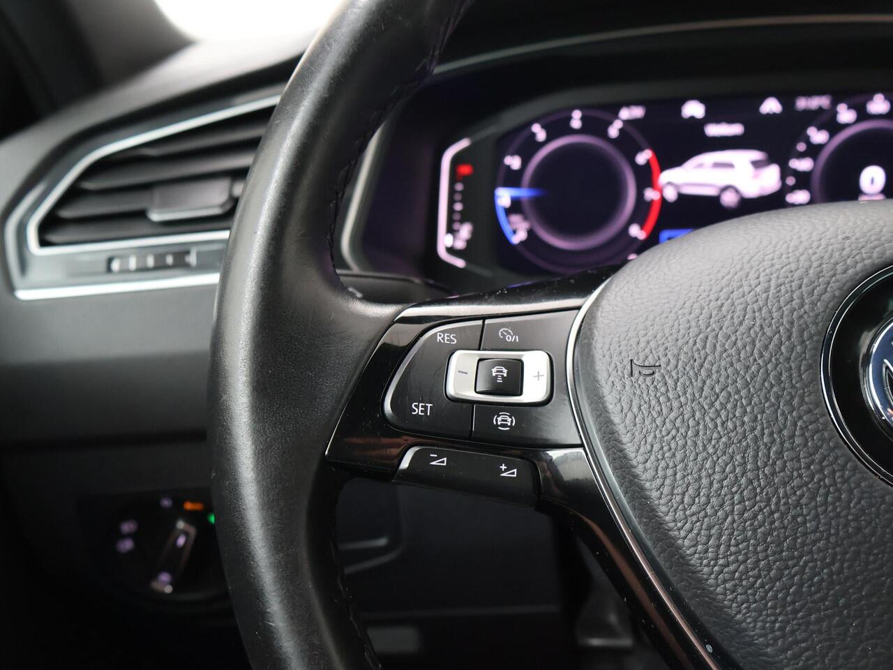 Volkswagen TIGUAN 1.5 TSI Comfortline Business | 130 PK | LED verlichting | Elek. achterklep | Adaptive cruise control | R-Line |