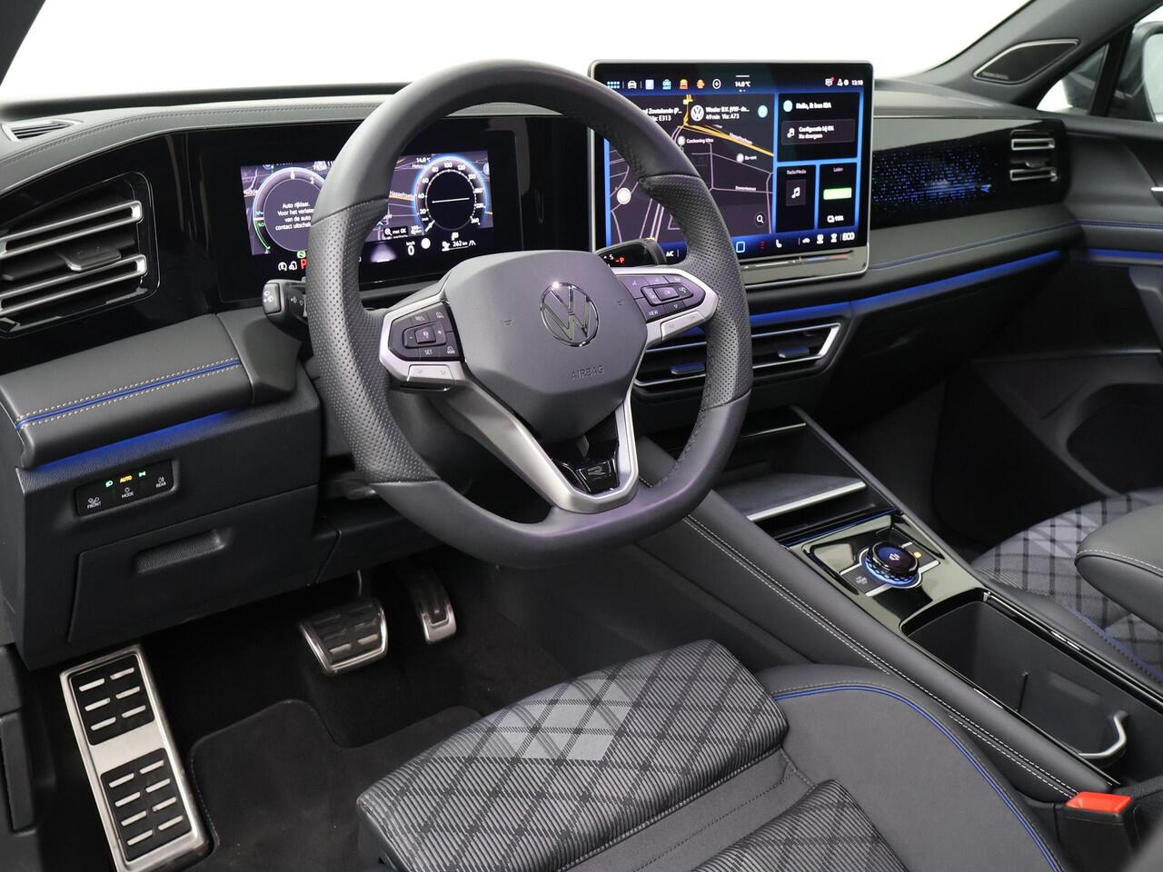 Volkswagen TIGUAN R-Line-Edition 1.5 eHybrid 200 kW / 272 pk DSG | Design pakket | Assistance pakket plus | Multimedia pakket plus | Trekhaak wegklapbaar |