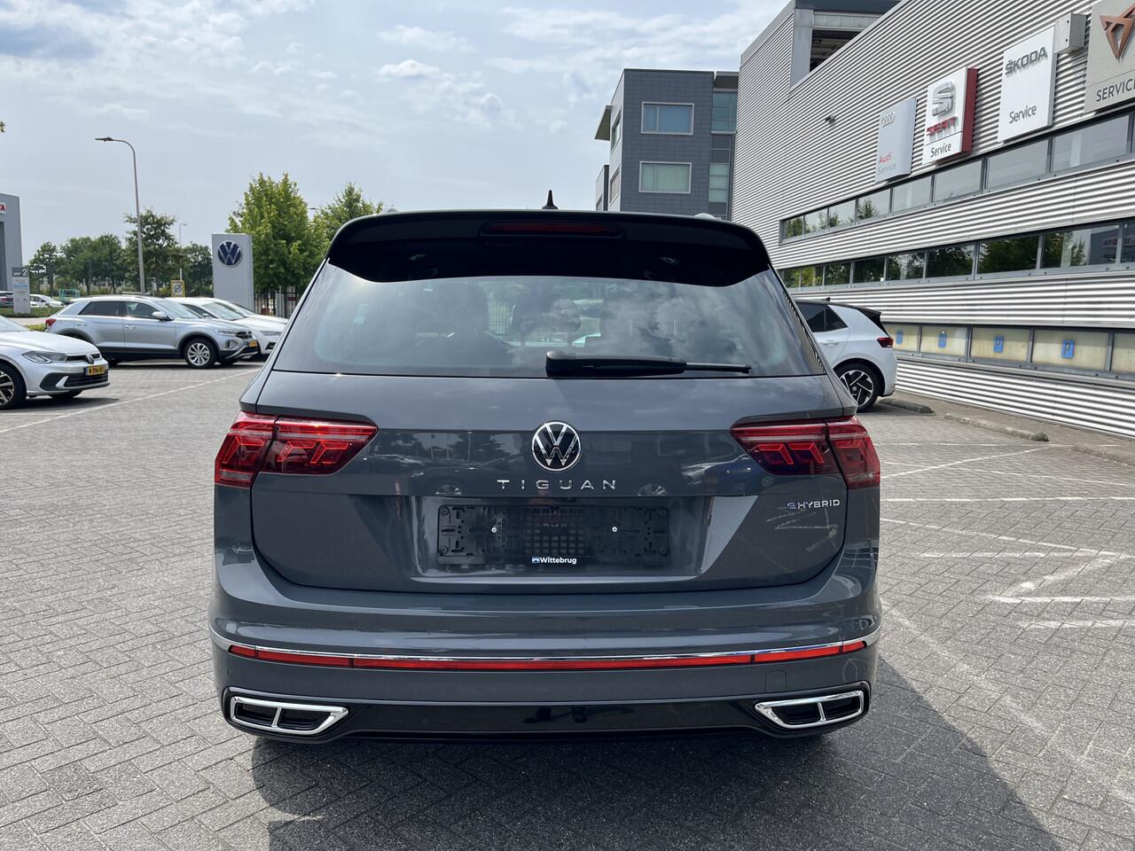Volkswagen TIGUAN 1.4 TSI eHybrid 245pk R-Line DSG Automaat Panoramadak / Achterklep elektrisch / Navigatie / Camera / Sport-comfortstoelen vóór