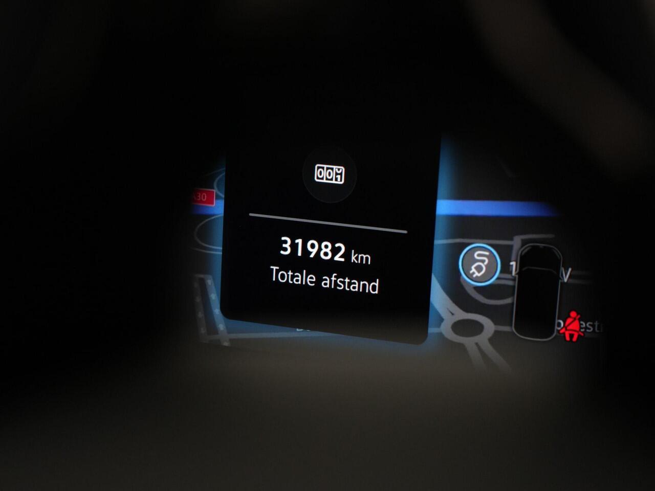 Volkswagen TIGUAN 1.5 eHybrid 272 pk DSG R-Line Edition | Panoramadak | Trekhaak | Adaptief onderstel | Stuur-/stoelverwarming | Achteruitrijcamera | Navigatie | Massage