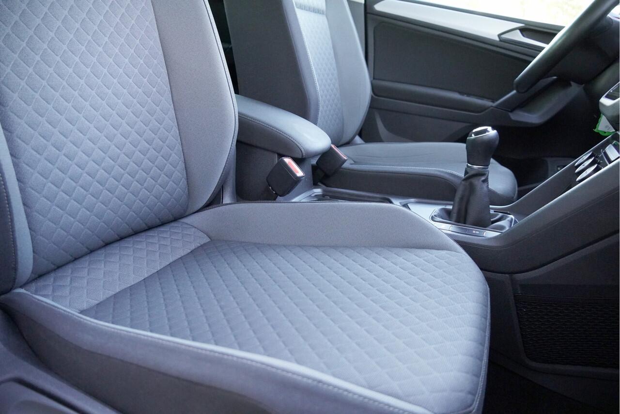 Volkswagen TIGUAN 1.5 TSI Comfortline Business BJ2019 Lmv 17" | Led | Pdc | Navi | Elek. achterklep | App-Connect | Climate control | Cruise control | Verwarmde voorstoelen | Extra getint glas