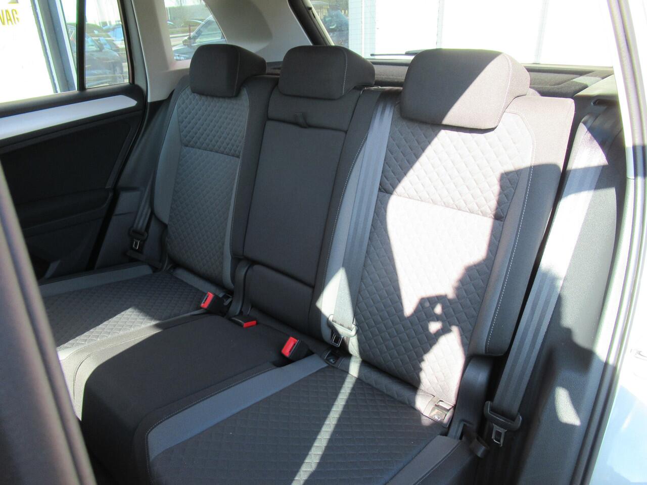 Volkswagen TIGUAN 1.5 TSI ACT 150-PK Automaat | Airco | Navi | Wegklapbare Trekhaak | Incl. BOVAG Garantie | Stoelverwarming | Metallic lak |