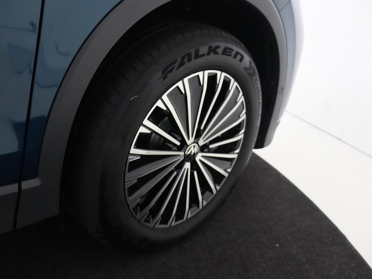 Volkswagen TIGUAN 1.5 eHybrid Life Edition | SoH 100% | Trekhaak | 360 camera | Adaptieve demping systeem | 3-zone airco | Dodehoek detectie | Adaptieve cruise control | CarPlay | Stoel- en stuurwielverwarming |