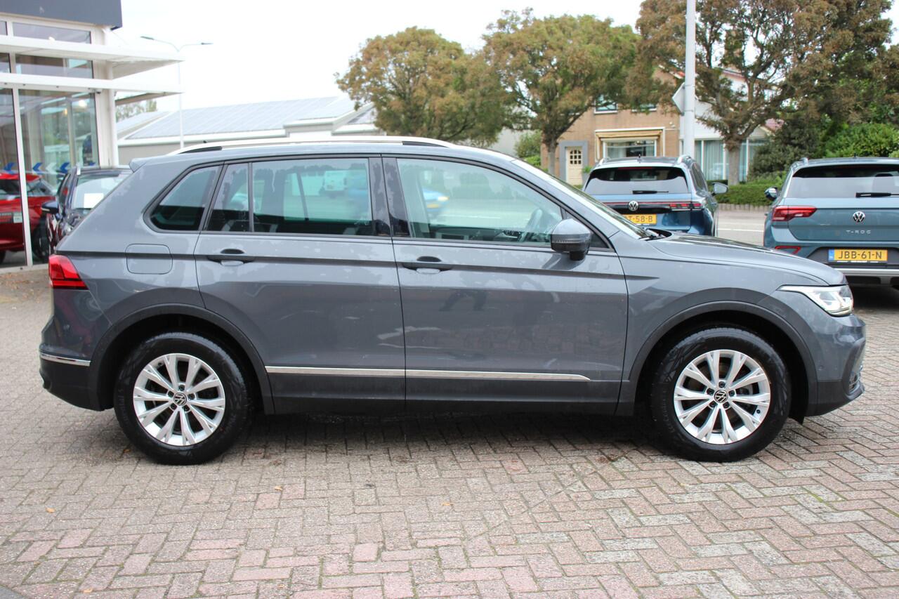 Volkswagen TIGUAN 1.5 TSI Life Business DSG Automaat | Trekhaak | Navi | Stoel- en Stuurverwarming |
