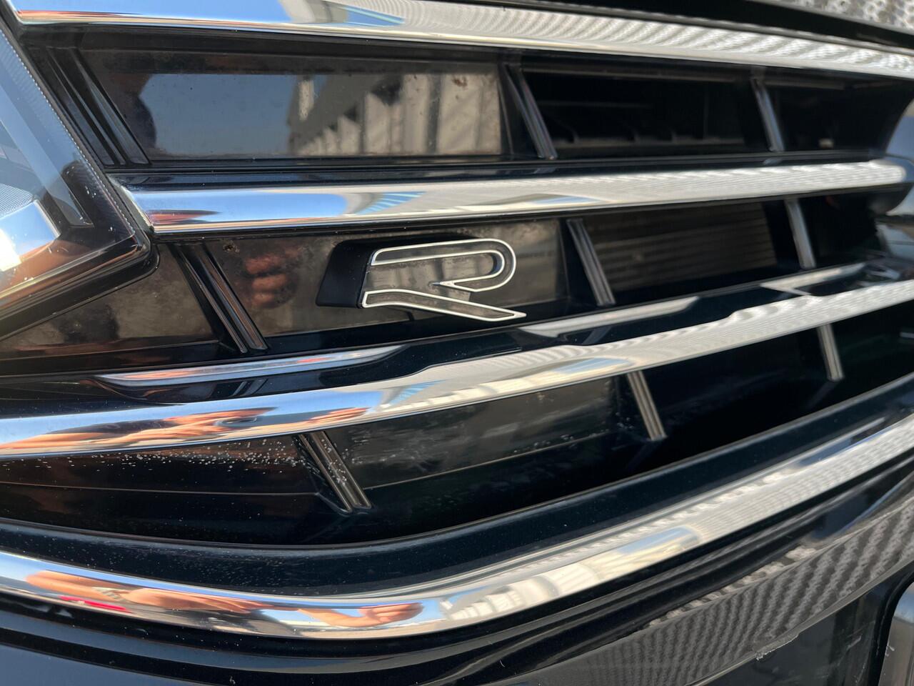 Volkswagen TIGUAN 1.4 TSI eHybrid 245pk DSG R-Line / Panoramadak / IQ LED Matrix / 19" LMV / Camera / Stuur en Stoelverwarming **