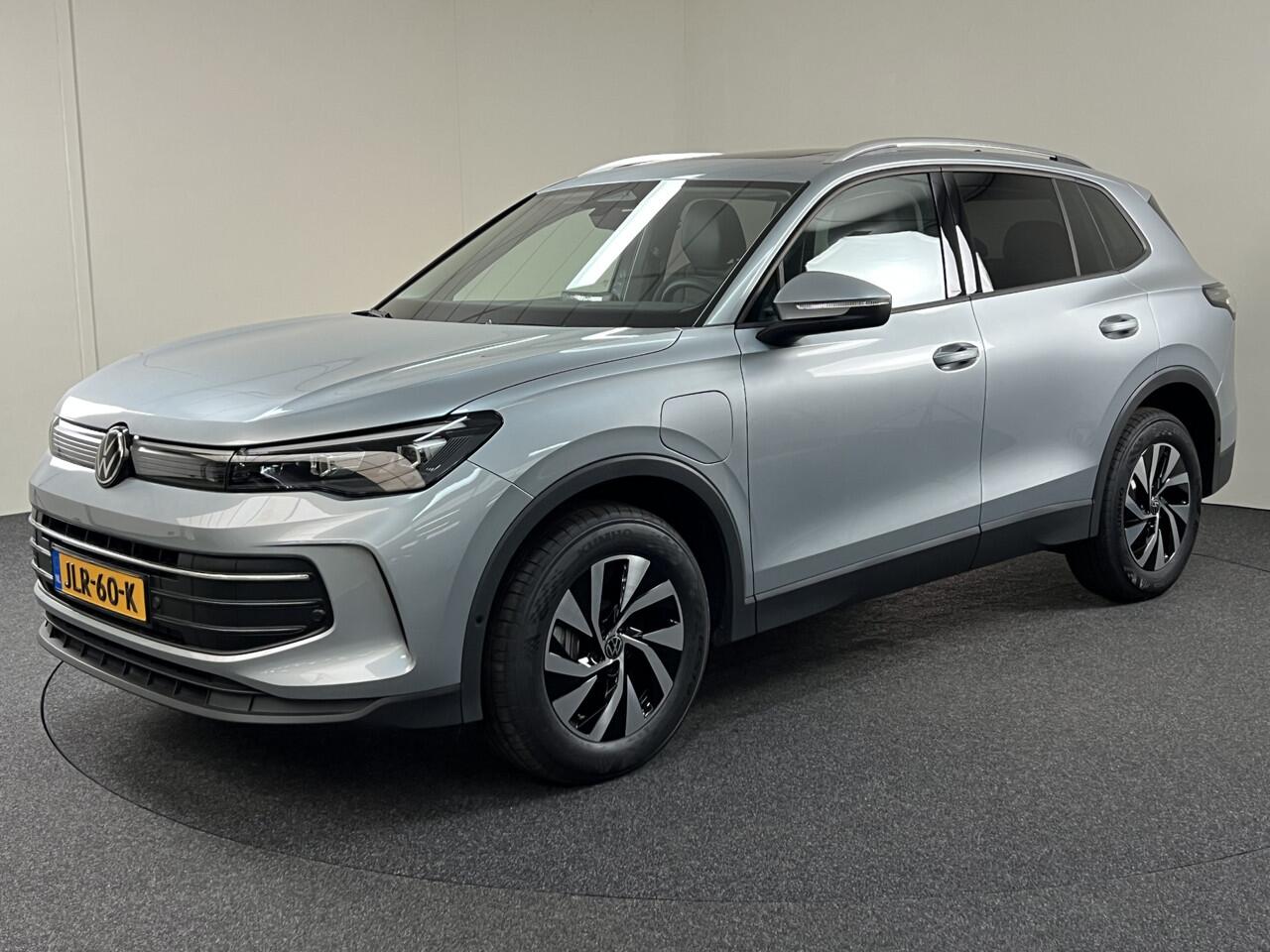 Volkswagen TIGUAN 1.5 eHybrid 204PK Edition NIEUW !!!!!!!!!! RIJKLAAR HUD / stoel en stuurverw. / panorama schuifdak / keyless start , entry / camera