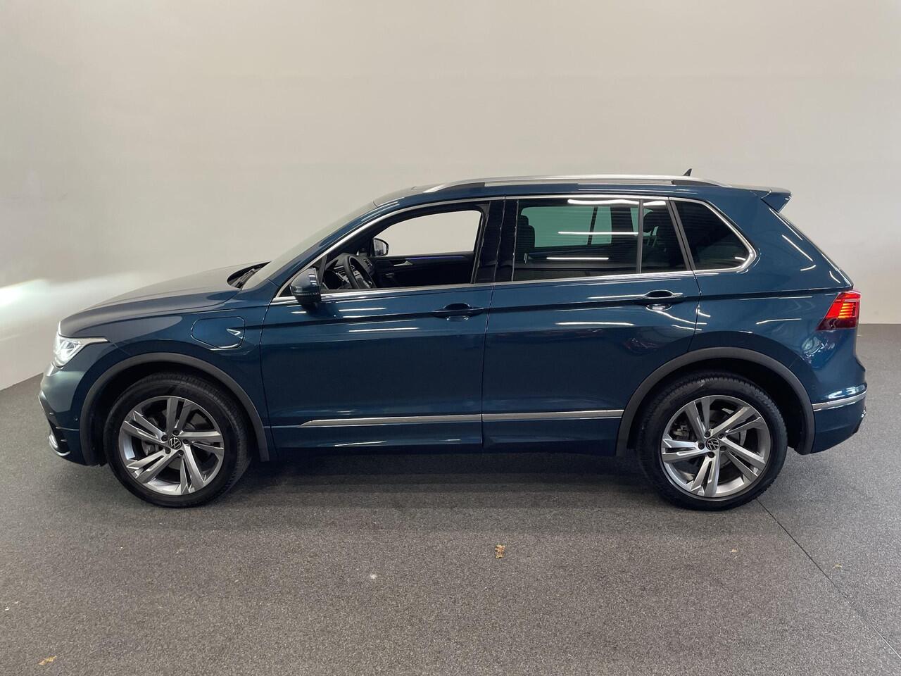 Volkswagen TIGUAN 1.4 TSI eHybrid 245pk DSG R-Line Platinum Panoramadak Trekhaak Navigatie Apple Carplay/Android Auto Camera Parkeersensoren Adaptive Cruise Control Matrix Ledverlichting Stoel- en stuurverwarming Climate Control