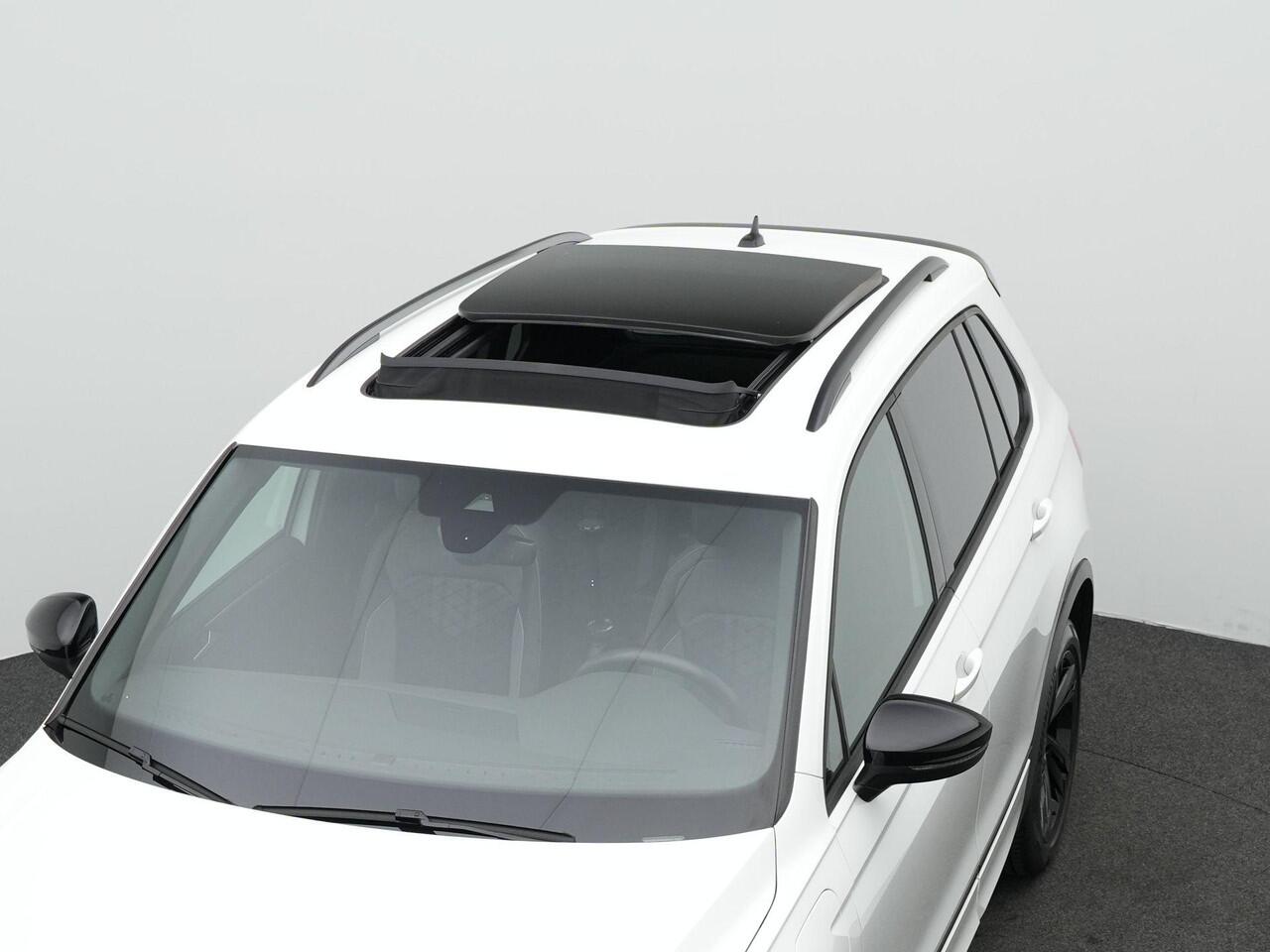 Volkswagen TIGUAN 1.4 TSI 245 pk DSG eHybrid R-Line Business+ | Panoramadak | Trekhaak | Navigatie Discover Pro | IQ Light | Stuur-/stoelverwarming