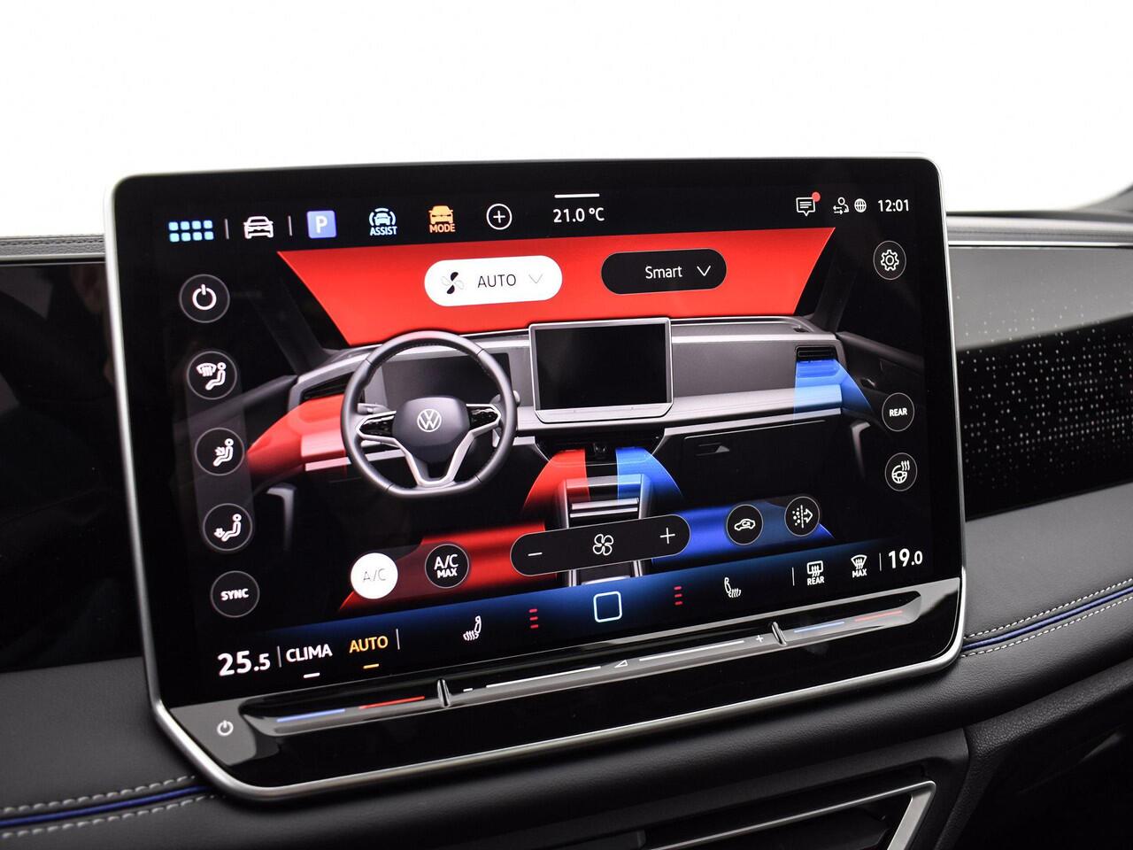 Volkswagen TIGUAN 1.5 eHybrid 272pk DSG R-Line Edition · Panoramadak · Camera · Stuur- & Stoelverwarming · Inklap. Trekhaak · Massagefunctie Bestuurdersstoel · Garantie t/m 10-04-2030 of 100.000km