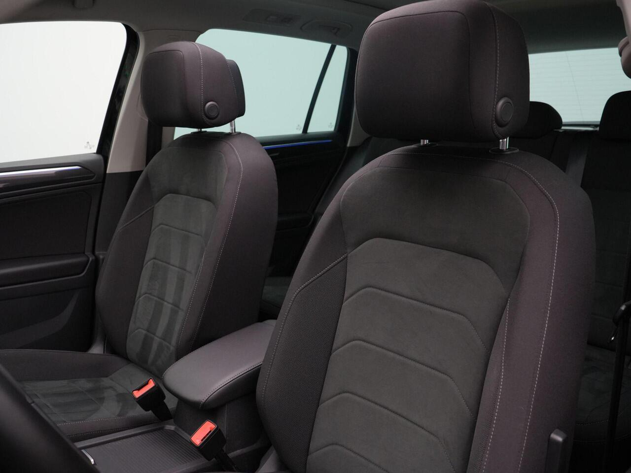 Volkswagen TIGUAN 1.5 TSI 150 pk DSG Elegance | Panoramadak | IQ Light | Stuur-/stoelverwarming | Achteruitrijcamera