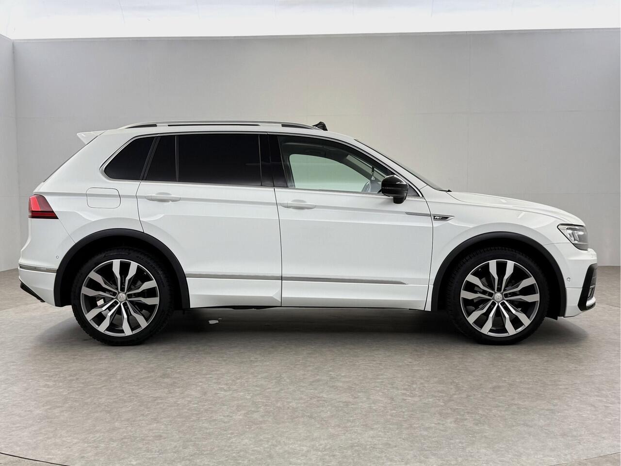 Volkswagen TIGUAN 1.5 TSI 150PK ACT R-Line | Pano | Virtual | Carplay | Camera | LED | Adaptive Cruise | Dodehoek