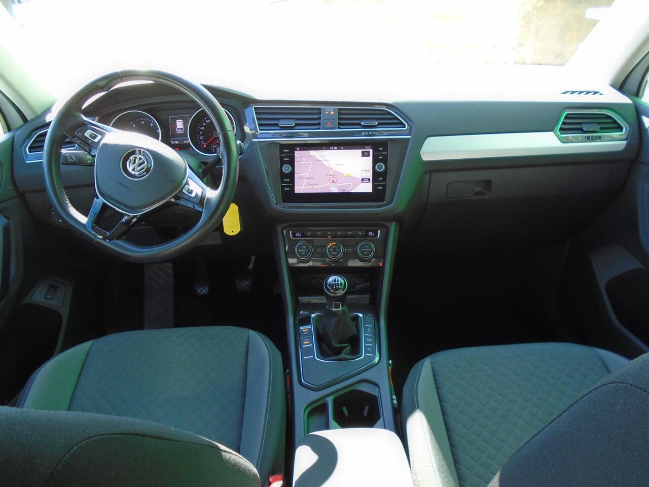 Volkswagen TIGUAN 1.5 TSI Comfortline Business met Trekhaak en Navigatie systeem