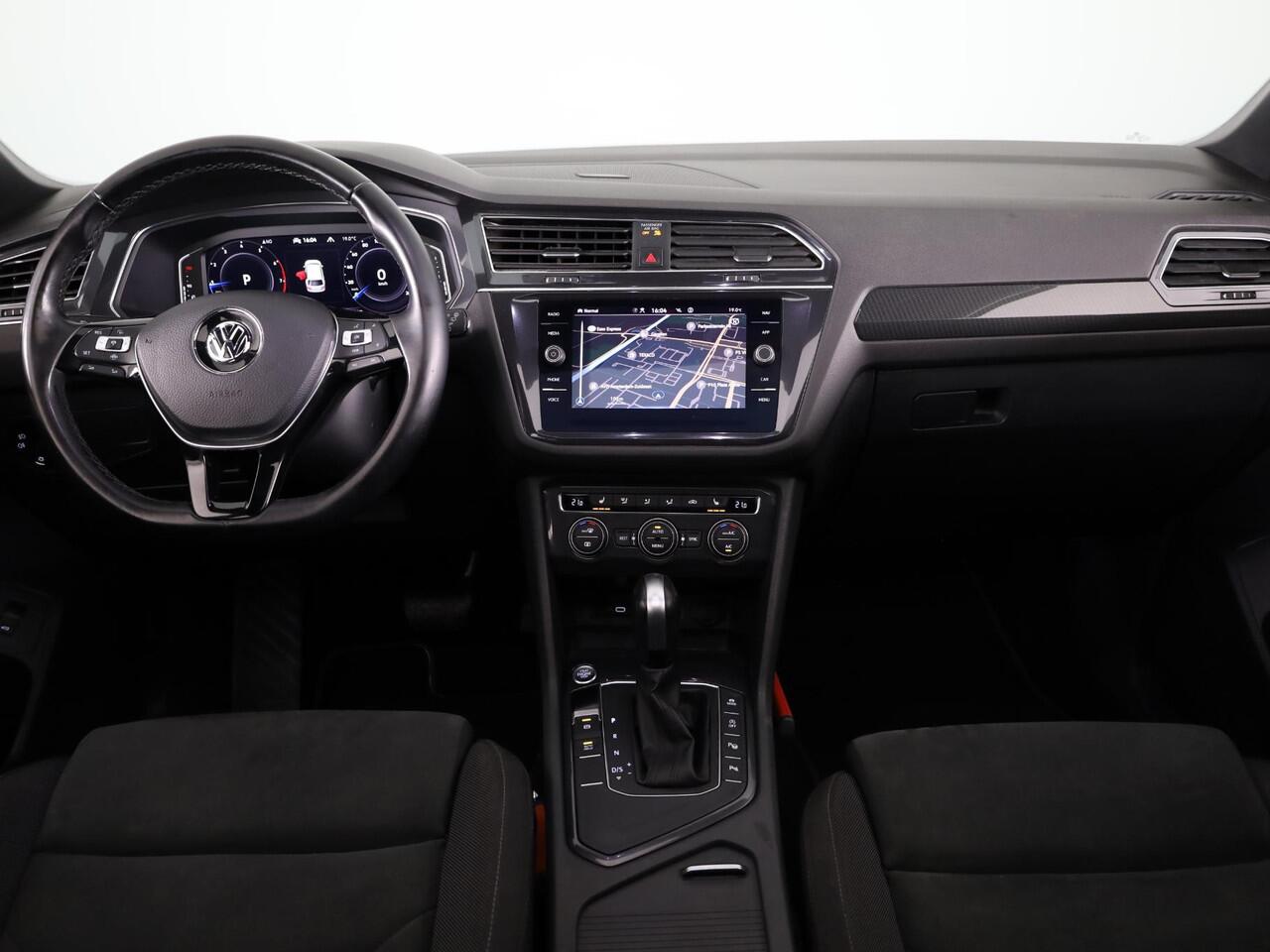 Volkswagen TIGUAN Allspace 1.5 TSI Highline Business R 7p. 150PK | Panoramadak | Wegklapbare trekhaak | Stoelverwarming | Camera | Navigatie