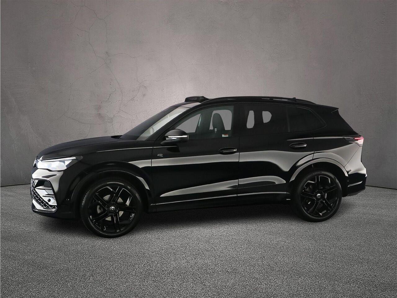 Volkswagen TIGUAN R-Line Edition 1.5 eTSI 150pk DSG Automaat Trekhaak, Harman Kardon audio, Panoramadak, Adaptive cruise control, Black Style, 360 camera, Achteruitrijcamera