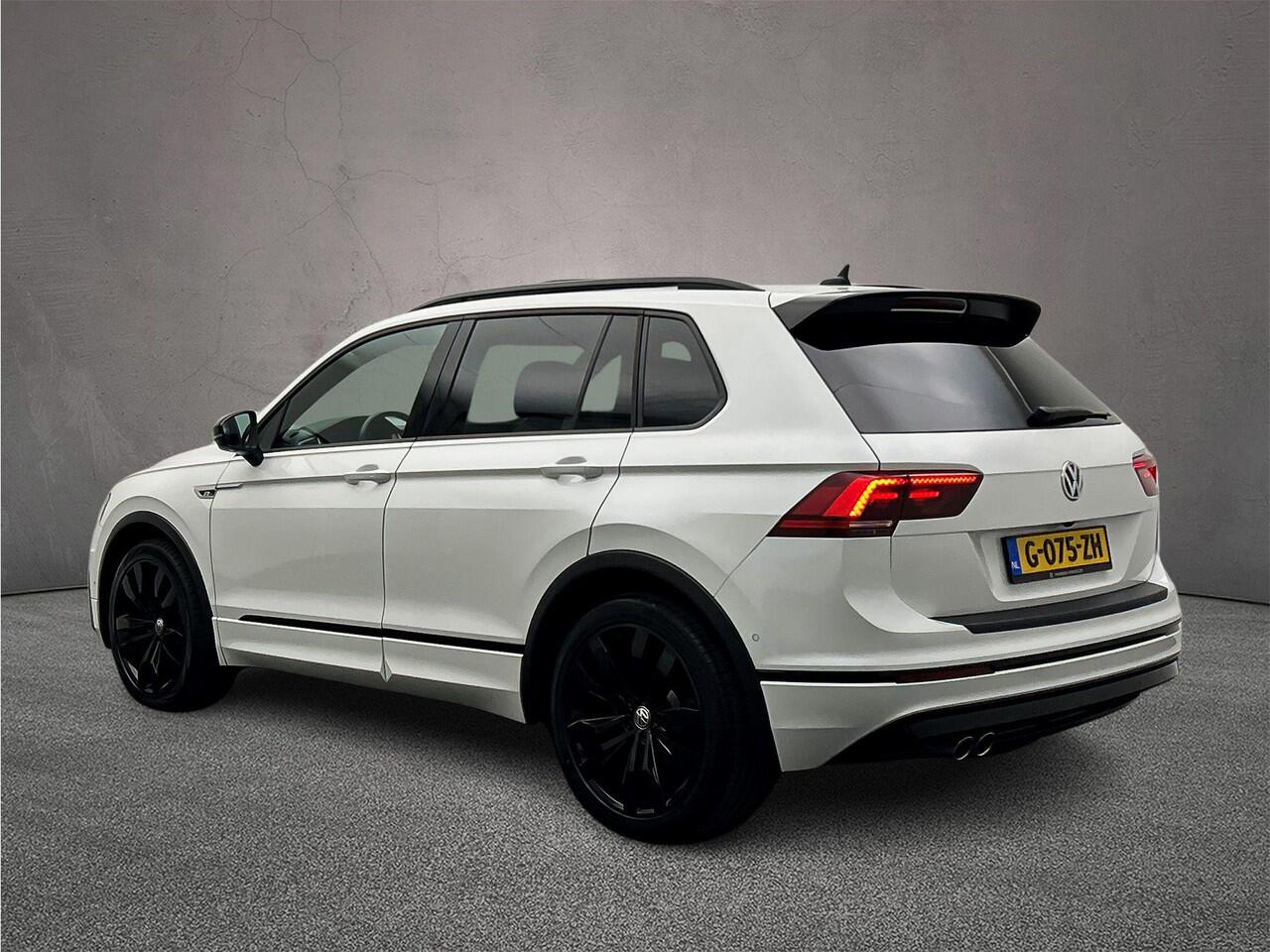 Volkswagen TIGUAN Highline Business R 1.5 TSI 150pk DSG Automaat Trekhaak, Black Style, Panoramadak, Elektrische achterklep, Navigatie, Stoelverwarming, LED koplampen