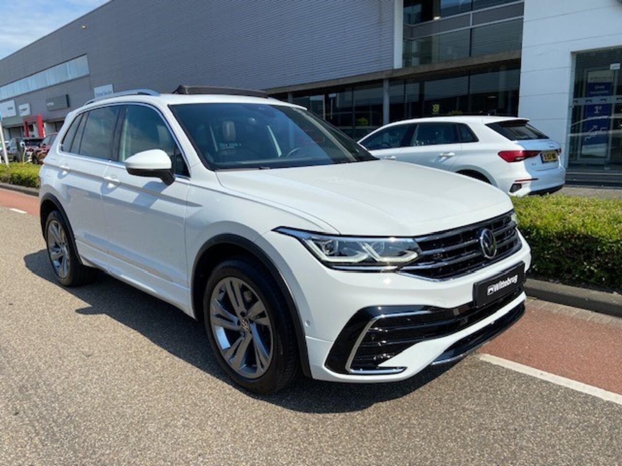 Volkswagen TIGUAN 1.4 TSI eHybrid R-Line Business+ / Panoramadak / 19" LMV / IQ LED Matrix / Navi / Camera / Keyless / APP.Connect / Stuur en Stoelverwarming / Dode Hoek