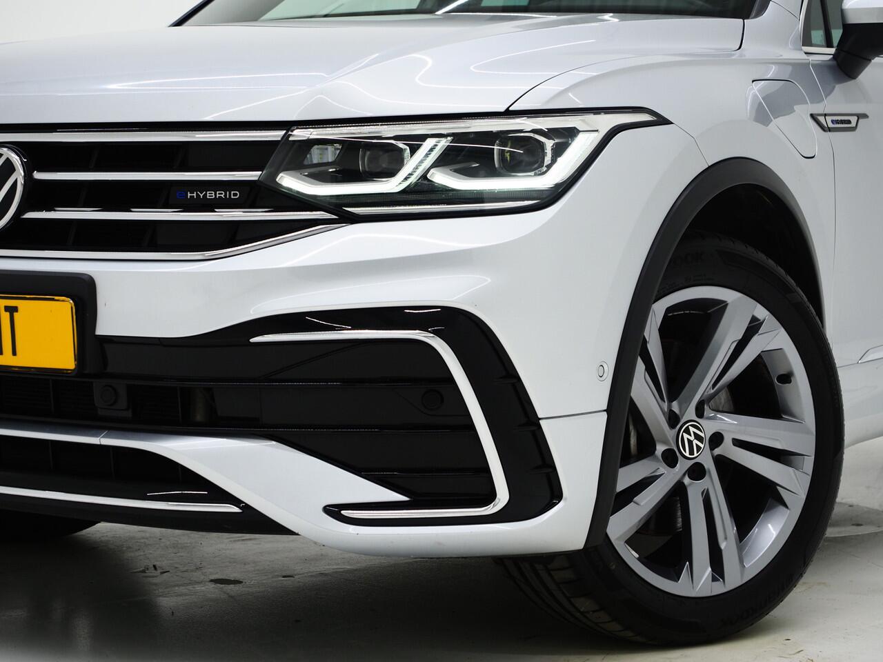 Volkswagen TIGUAN 1.4 TSI eHybrid R-Line Exclusive | Panoramadak | Leder | Head Up | 360 | Adaptive Cruise | Carplay