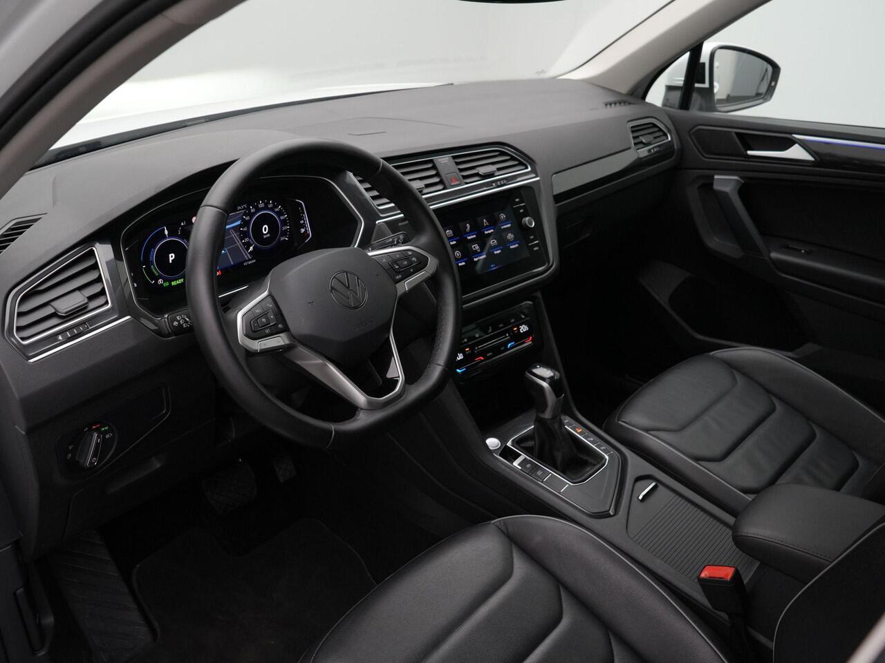 Volkswagen TIGUAN 1.4 TSI eHybrid 245 pk DSG Elegance | Panoramadak | Leder | Geheugenstoelen | IQ Light | Stuur-/stoelverwarming | Achteruitrijcamera