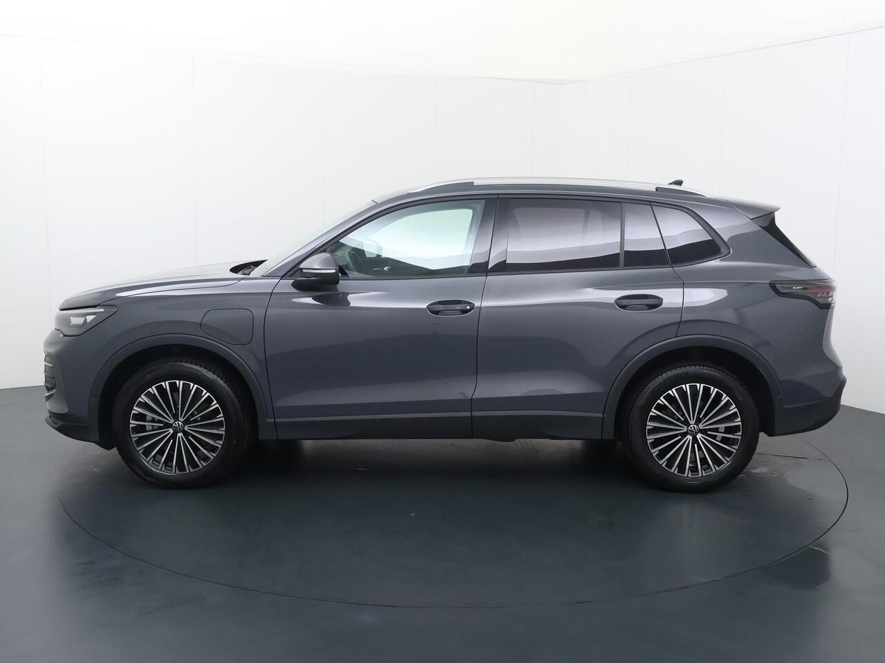 Volkswagen TIGUAN 1.5 eHybrid Life Edition | 204 PK | SoH 97% | Trekhaak wegklapbaar | Adaptive cruise control | Verwarmde voorstoelen | LED verlichting |