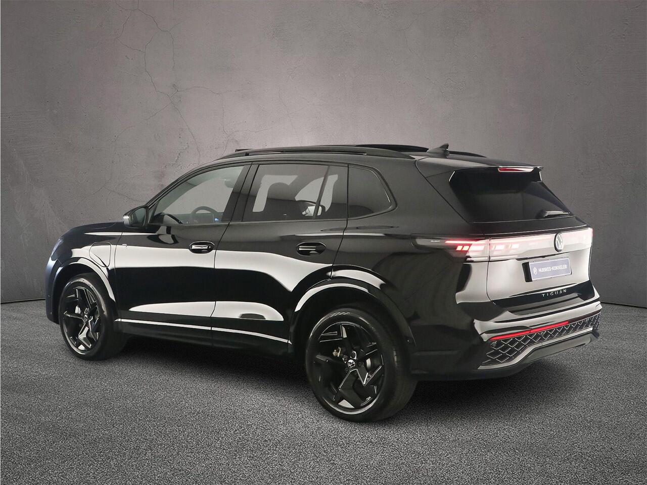 Volkswagen TIGUAN R-Line Edition 1.5 TSI eHybrid 272pk DSG Automaat Black Style, Trekhaak, Panoramadak, Adaptive cruise control, Achteruitrijcamera